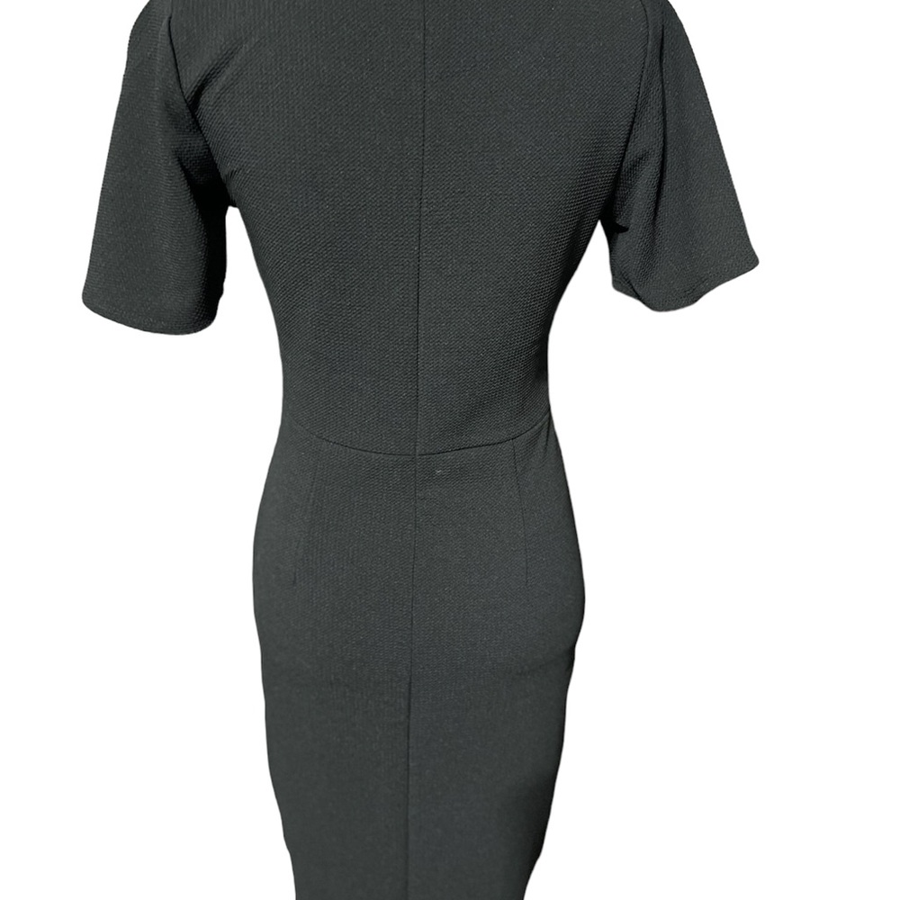 Elegant black dress, has a slimming effect. Worn 1 time to an event.